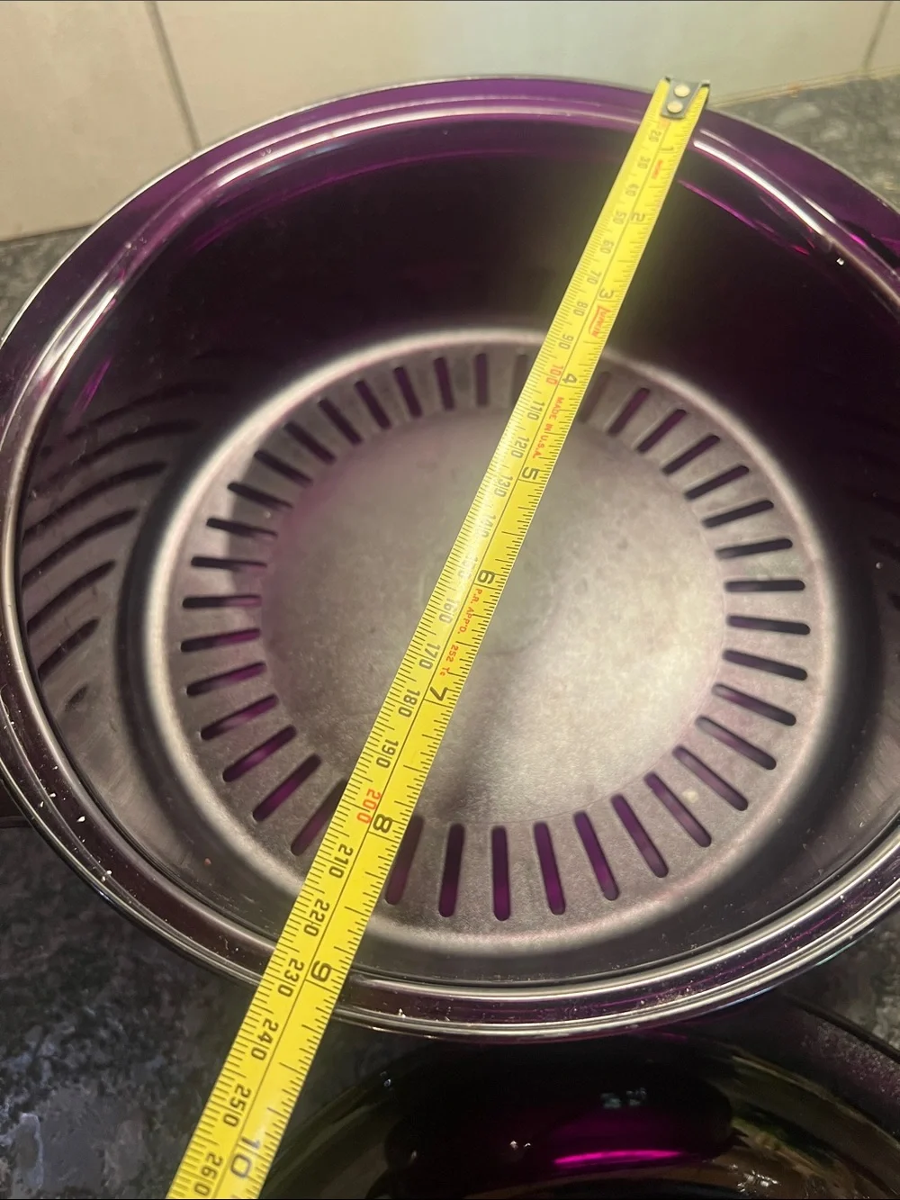 Tupperware Microwave Purple Covered Steamer Bowl. Exc condition.